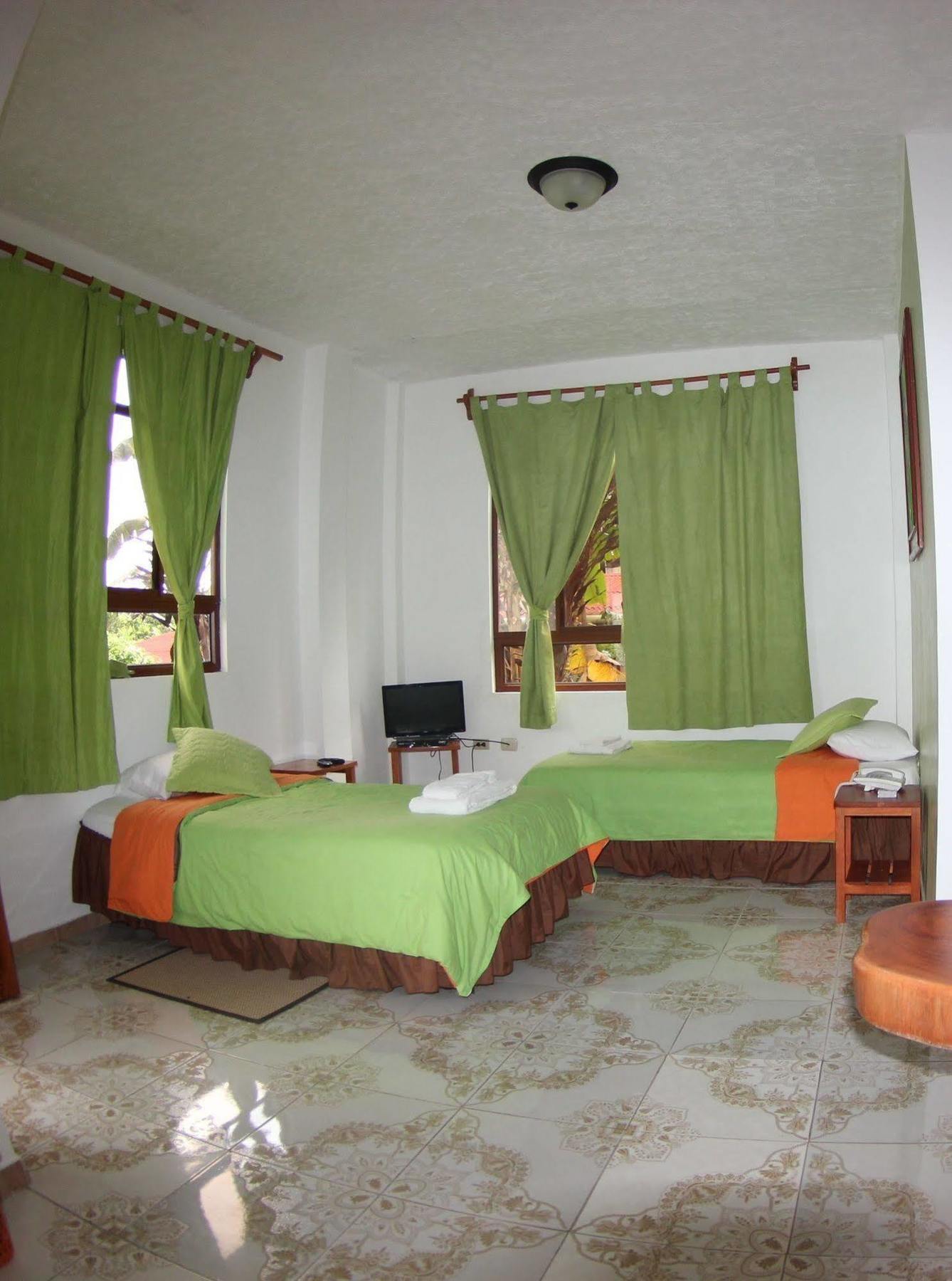 Twin Hotel Galápagos by Rotamundos Puerto Ayora  Exterior foto