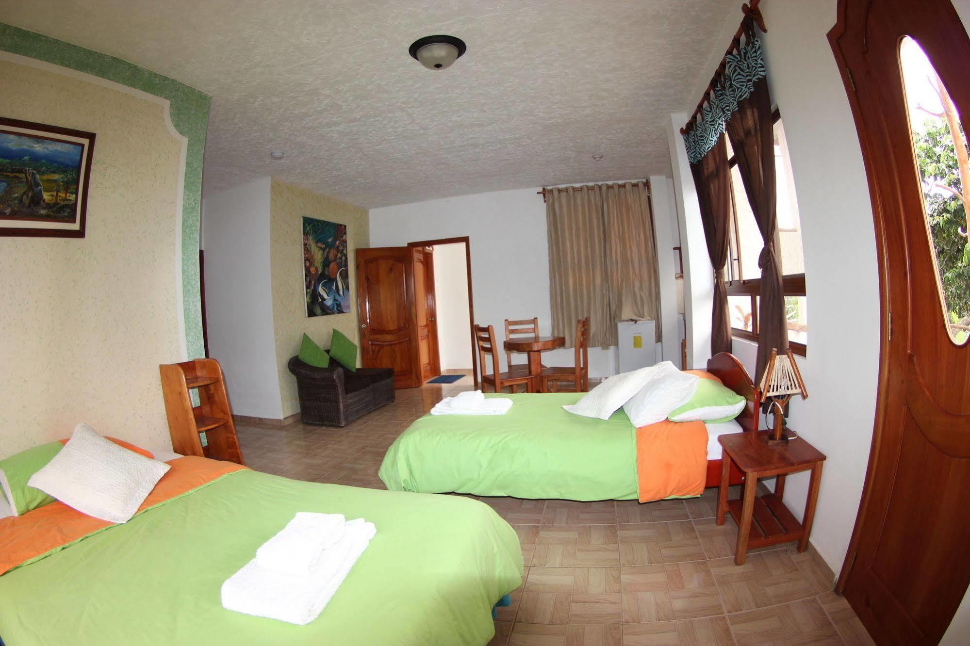 Twin Hotel Galápagos by Rotamundos Puerto Ayora  Exterior foto